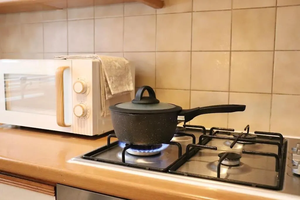 Comfortable 2 Bedroom House Beeston Hill Великобритания