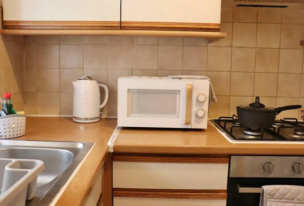 Comfortable 2 Bedroom House Beeston Hill