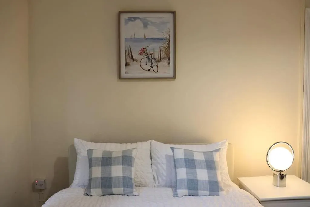 Апартаменты Comfortable 2 Bedroom House Beeston Hill