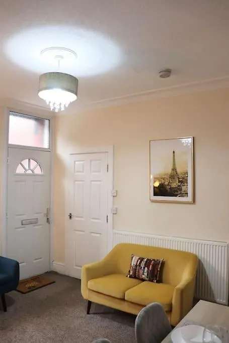 Comfortable 2 Bedroom House Beeston Hill Апартаменты