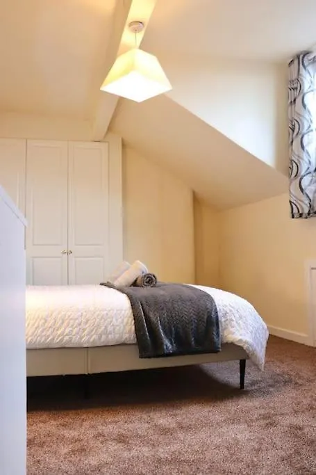 Comfortable 2 Bedroom House Beeston Hill Апартаменты
