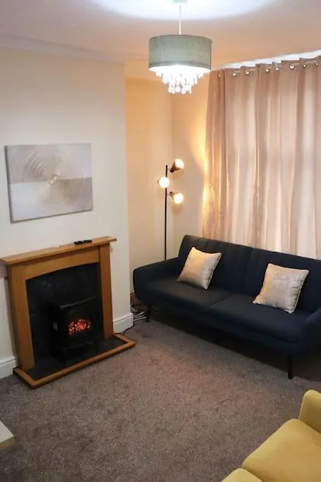 Апартаменты Comfortable 2 Bedroom House Beeston Hill Великобритания