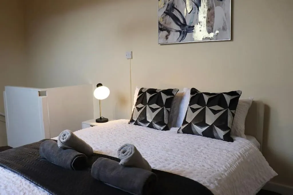 Comfortable 2 Bedroom House Beeston Hill 0*,