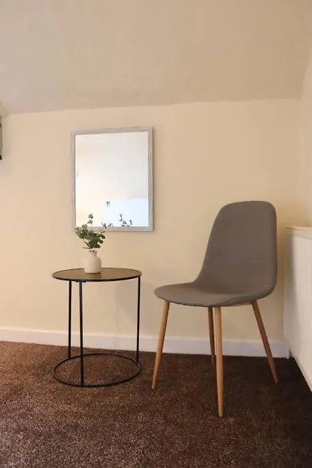 Апартаменты Comfortable 2 Bedroom House Beeston Hill