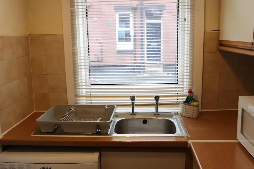 Comfortable 2 Bedroom House Beeston Hill 0*,  Birleşik Krallık
