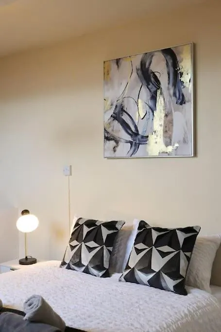 Comfortable 2 Bedroom House Beeston Hill 0*,  Birleşik Krallık