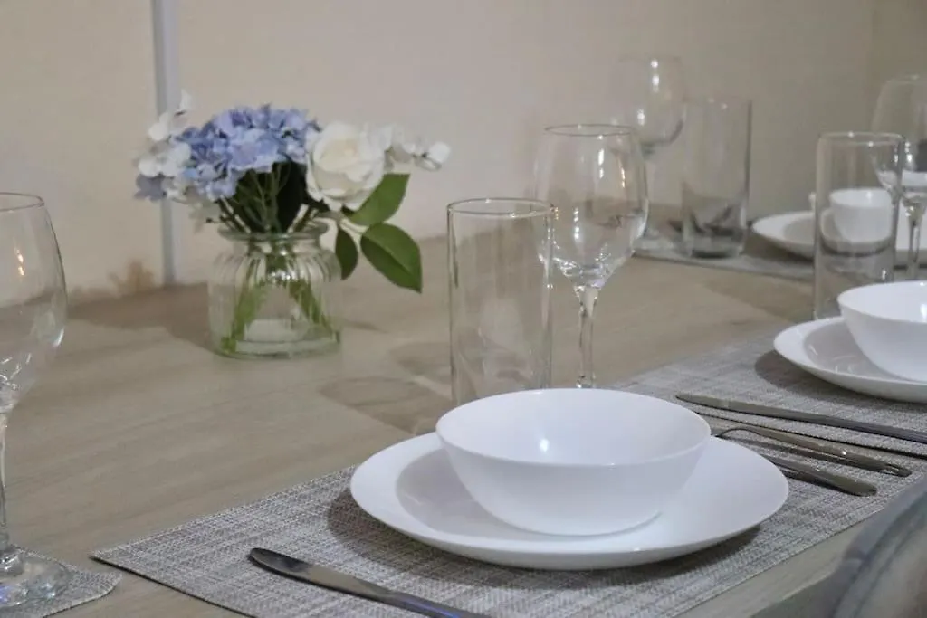 Comfortable 2 Bedroom House Beeston Hill Daire