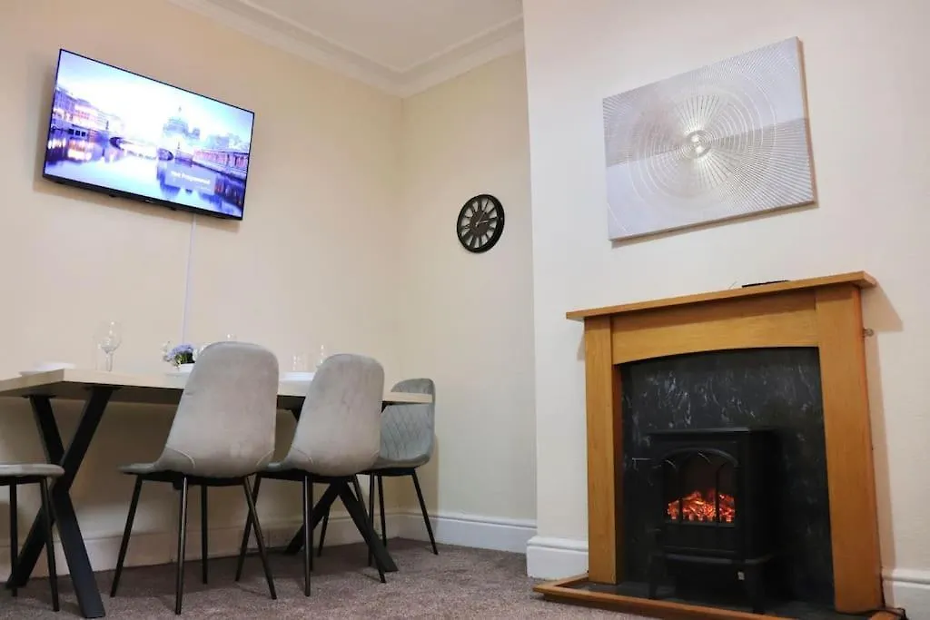 Comfortable 2 Bedroom House Beeston Hill Daire
